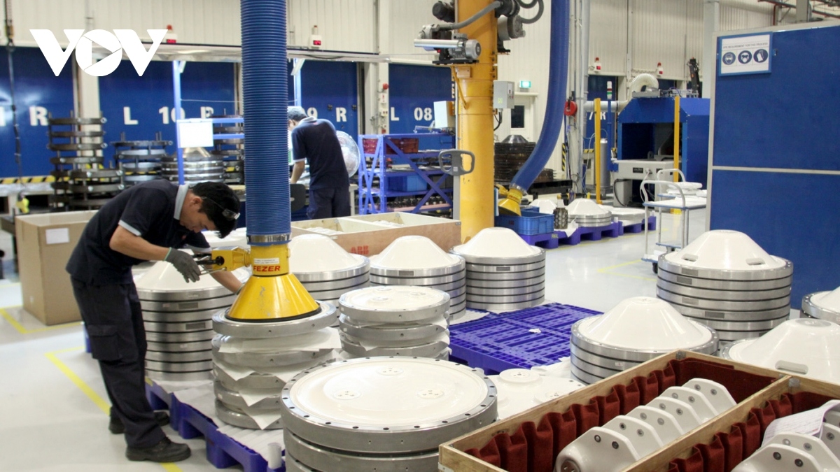 Vietnam strives to tackle COVID-19 challenges as part of economic recovery